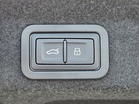 Used 2025 Audi A6 Premium Plus image 30