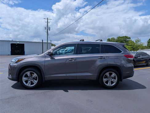 Used 2017 Toyota Highlander Limited AWD/4WD image 2