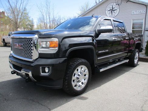 Used 2015 GMC Sierra 2500 Denali w/ Driver Alert Package image 2