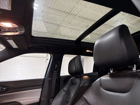Used 2024 Jeep Compass Limited w/ Sun and Sound Group AWD/4WD image 19