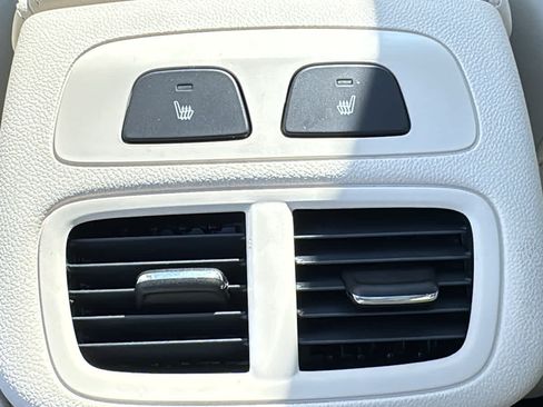Used 2023 Buick Envision Avenir AWD/4WD image 32