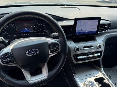 Used 2023 Ford Explorer Limited w/ Limited Technology Package AWD/4WD image 7