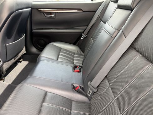 Used 2016 Lexus ES 350 w/ Luxury Package w/Wood Trim image 12