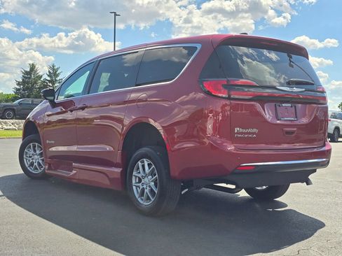 Used 2026 Chrysler Pacifica Select FWD image 6