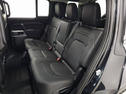Used 2023 Land Rover Defender 110 SE image 35