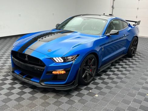 Used 2021 Ford Mustang Shelby GT500 w/ Carbon Fiber Track Pack RWD image 1
