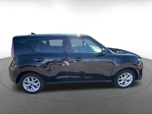Used 2025 Kia Soul LX w/ LX Technology Package FWD image 16
