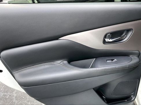 Used 2023 Nissan Murano SV w/ SV Midnight Edition Package FWD image 12