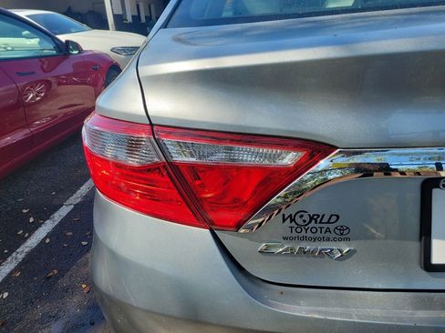 Used 2017 Toyota Camry XLE w/ Moonroof Package image 9