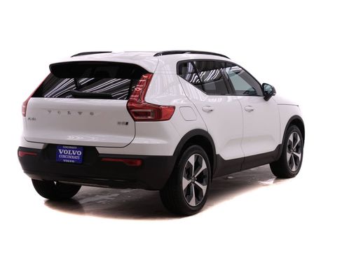 New 2026 Volvo XC40 B5 Core w/ Protection Package Premier image 4