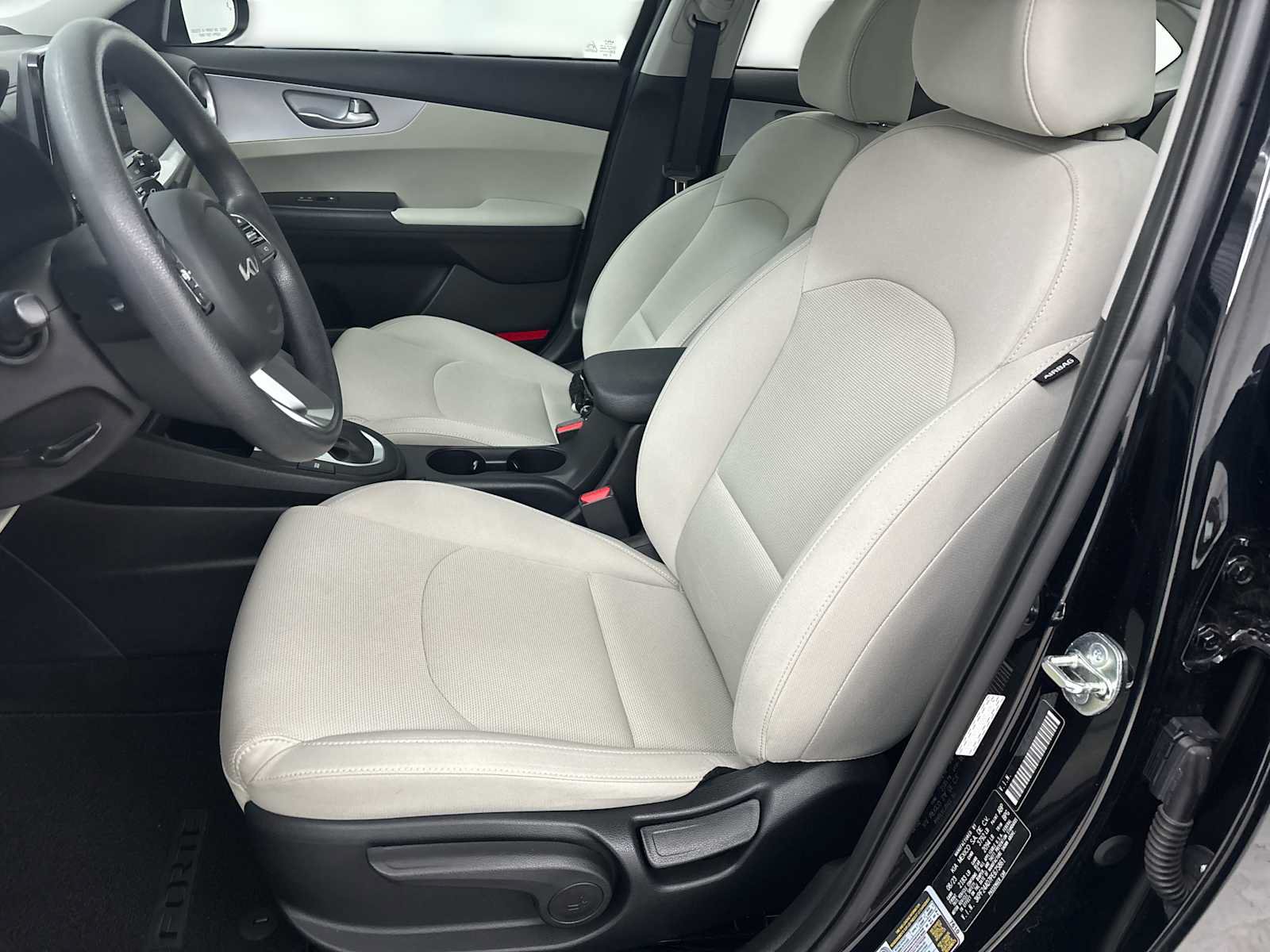 Used 2023 Kia Forte LXS w/ LXS Technology Package FWD image 13