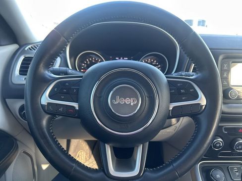 Used 2018 Jeep Compass Latitude image 9