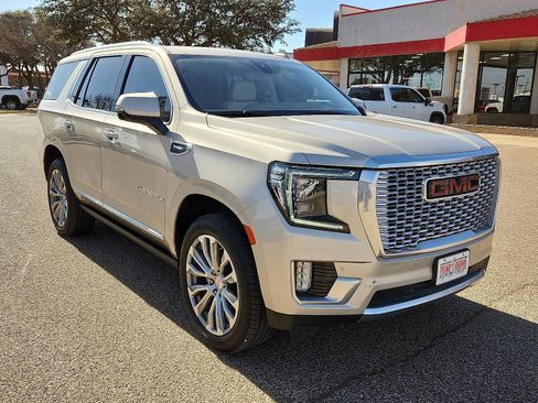 Used 2021 GMC Yukon Denali w/ Denali Premium Package image 6