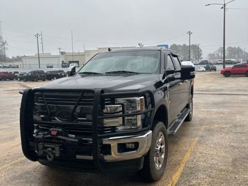 Used 2019 Ford F250 Lariat w/ Chrome Package image 1
