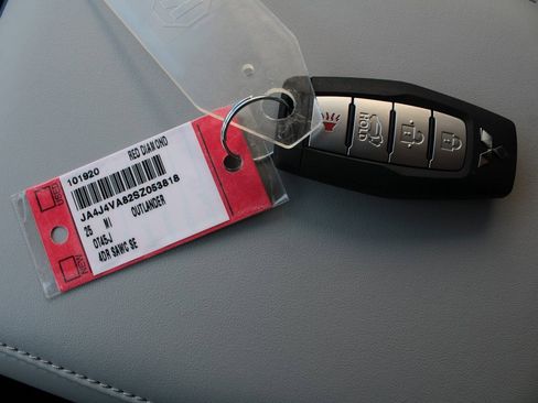 New 2025 Mitsubishi Outlander SE image 24