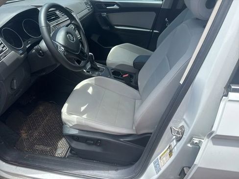 Used 2021 Volkswagen Tiguan SE w/ Panoramic Sunroof Package FWD image 5