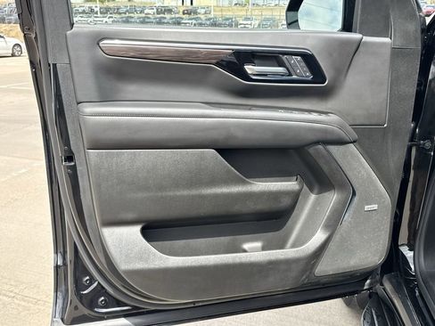 Used 2025 Chevrolet Suburban LT w/ Comfort Package AWD/4WD image 26