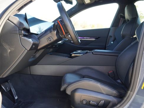 Used 2025 BMW M5 Touring image 30