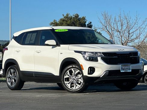 Certified 2026 Kia Seltos LX image 2