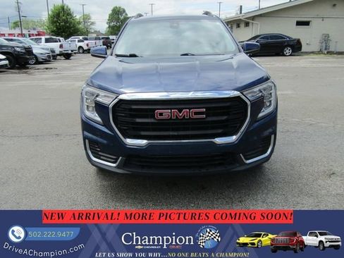 Used 2022 GMC Terrain SLE w/ Driver Convenience Package FWD image 2