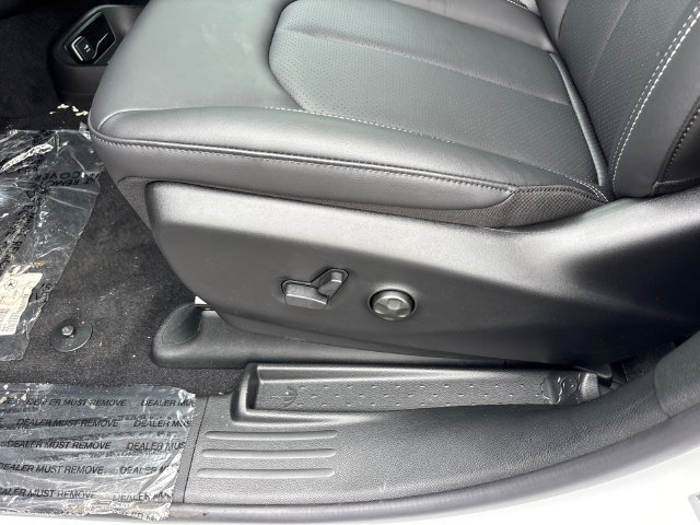 New 2027 Chrysler Pacifica Select w/ Family Tech Group AWD/4WD image 7