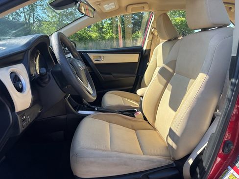 Used 2018 Toyota Corolla LE FWD image 11