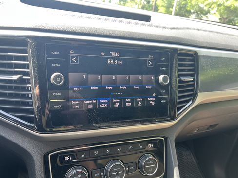 Certified 2023 Volkswagen Atlas Cross Sport SE w/ Panoramic Sunroof Package FWD image 21