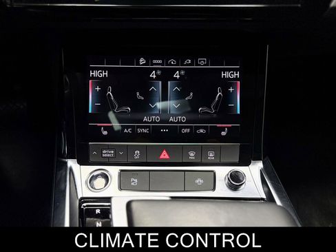Used 2022 Audi e-tron Premium w/ Convenience Plus Package image 23