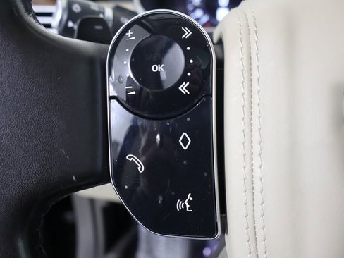 Used 2020 Land Rover Range Rover HSE image 29