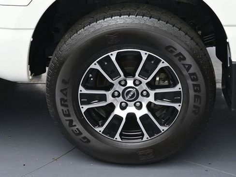 Used 2024 Nissan Titan SV w/ SV Convenience Package AWD/4WD image 8