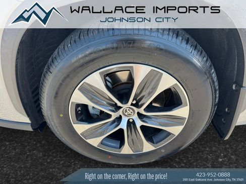 Used 2021 Toyota Highlander XLE AWD/4WD image 9