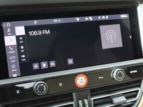 New 2026 Porsche Macan image 18