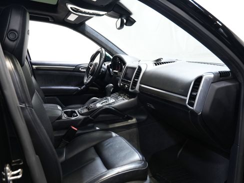 Used 2016 Porsche Cayenne GTS image 35