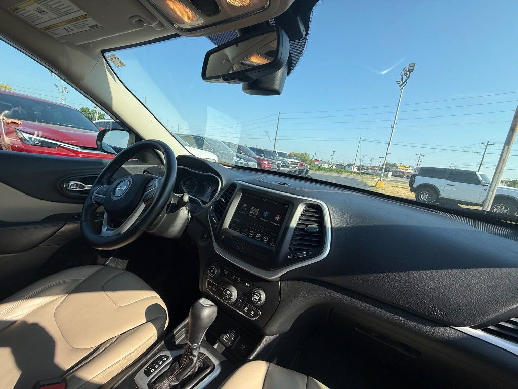 Used 2017 Jeep Cherokee Limited FWD image 20