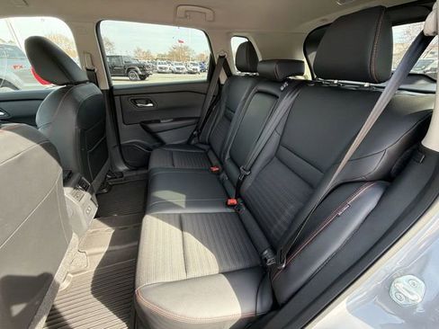 Used 2025 Nissan Rogue SV image 24