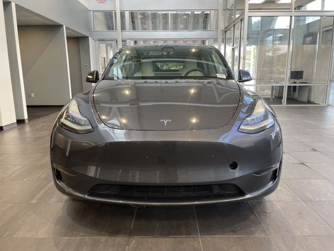 Used 2022 Tesla Model Y Long Range AWD/4WD image 3