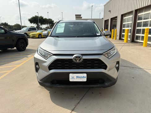 Used 2020 Toyota RAV4 XLE w/ Convenience Package FWD image 3
