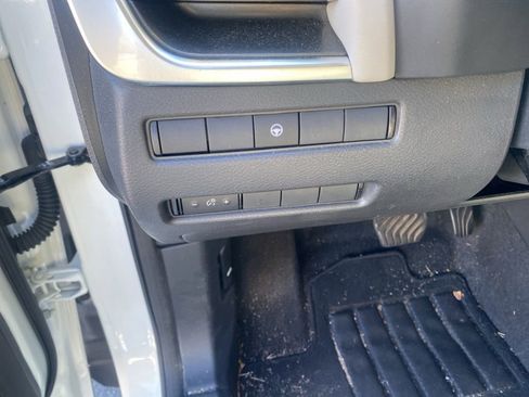 Used 2023 Nissan Rogue SV image 15