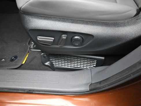 Used 2023 Toyota Sienna XLE image 7