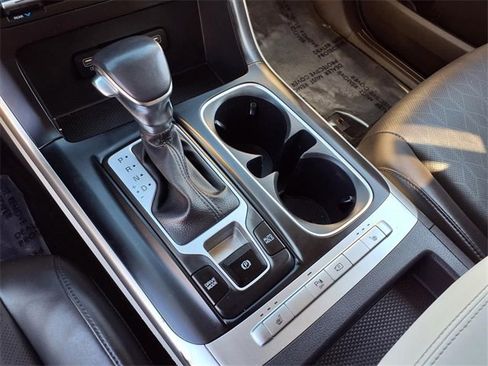 Used 2024 Kia Carnival LX image 19