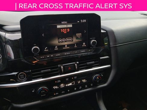 Used 2022 Nissan Pathfinder SV image 14