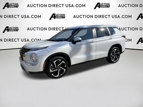 Used 2024 Mitsubishi Outlander SE image 1
