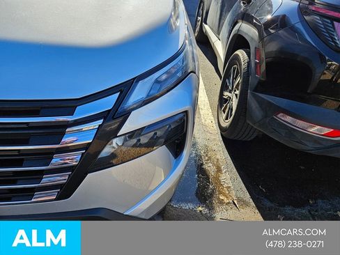 Used 2024 Nissan Rogue S FWD image 7