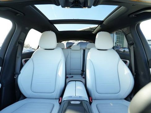 Used 2026 Mercedes-Benz GLC 300 4MATIC image 32