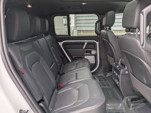 Certified 2024 Land Rover Defender 130 X-Dynamic SE image 31