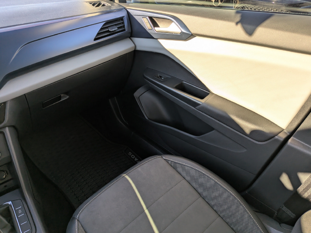 Used 2022 Volkswagen Taos SE FWD image 16