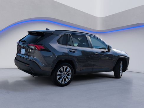 Used 2023 Toyota RAV4 XLE Premium image 4