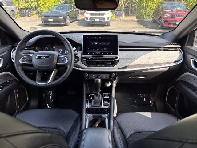 Used 2024 Jeep Compass Latitude AWD/4WD image 8