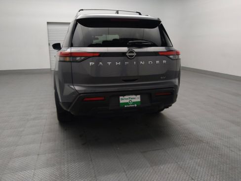 Used 2022 Nissan Pathfinder SV image 6