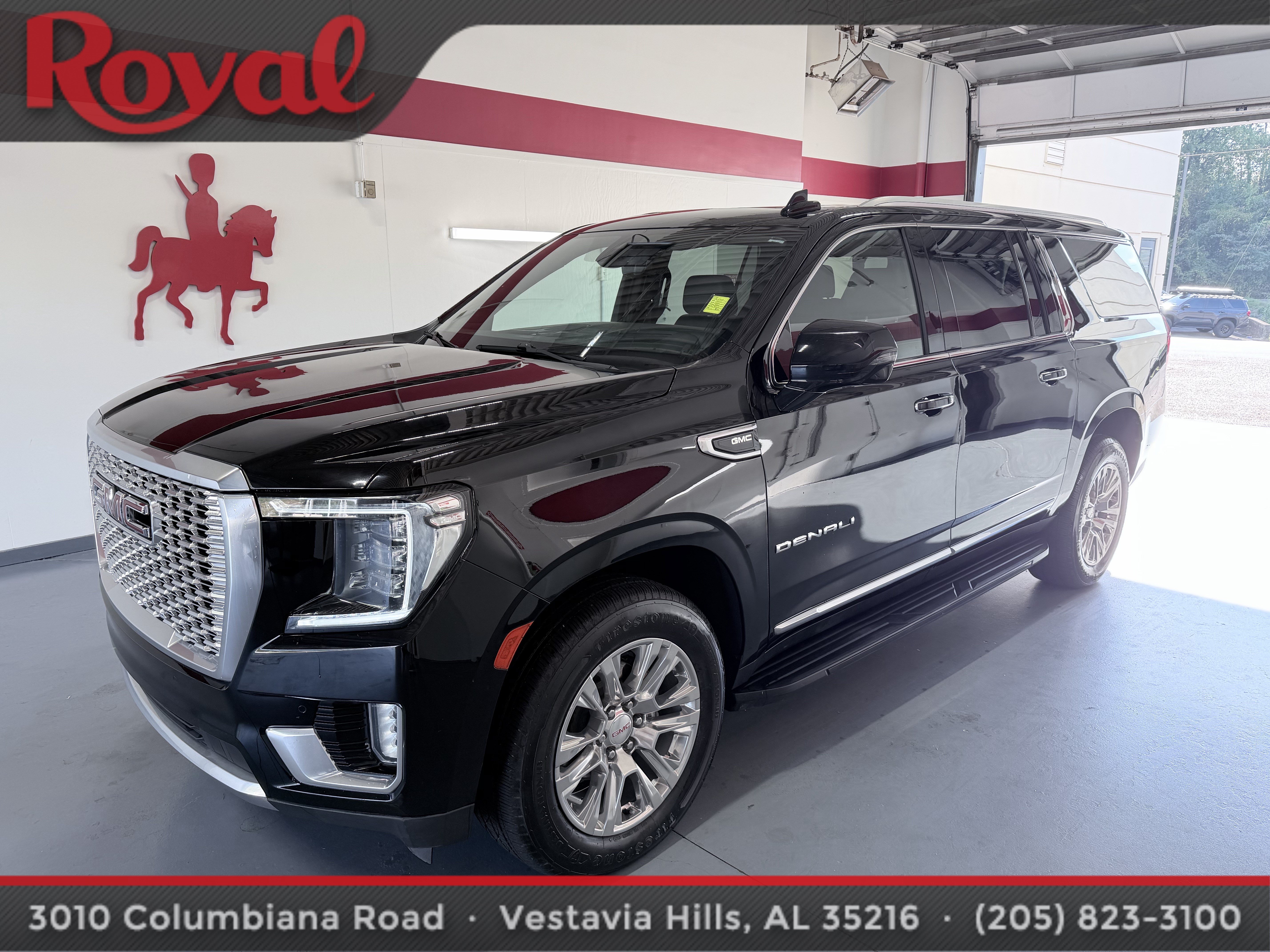 Used 2021 GMC Yukon XL Denali w/ Advanced Technology Package AWD/4WD image 1